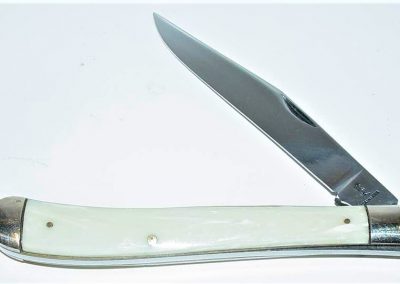 "#12, Queen, utility, 1 blade, simulated pearl handles, brass liners, NS bolsters, no etch, Q STAINLESS tang stamp, 4-1/8”"