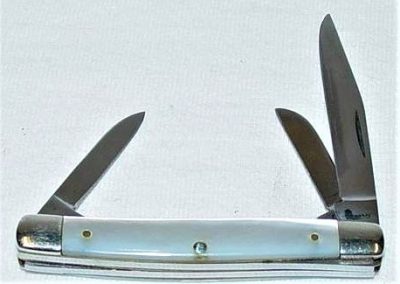 "#54, Queen, small serpentine, 3 blade, pearl handles, brass liners, NS bolsters, no etch, QUEEN tang stamp, 2-5/8”"