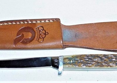 "#85, Queen, hunting knife, Rogers bone handles, no etch, Q tang stamp w/STAINLESS on back, 3”"
