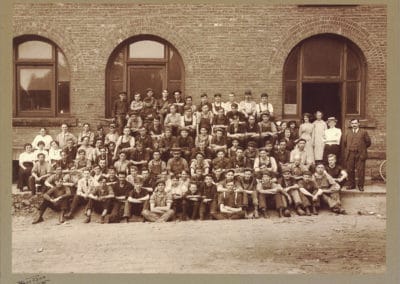 Schatt & Morgan factory and employees in 1914