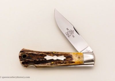 "#1440, Queen mountain man lockback 1-blade, sambar stag handles, brass liners, NS bolsters and propellor shield, “2004 Queen Cutlery Collectors Inc 1 of 50” etch, big Q on side over stainless stamp (2004 production), 4 1/2”"